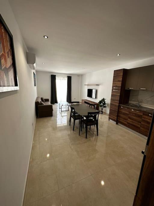 Ferienwohnung Duplex Penthouse In Gzira Sleeps 6 Exterior foto